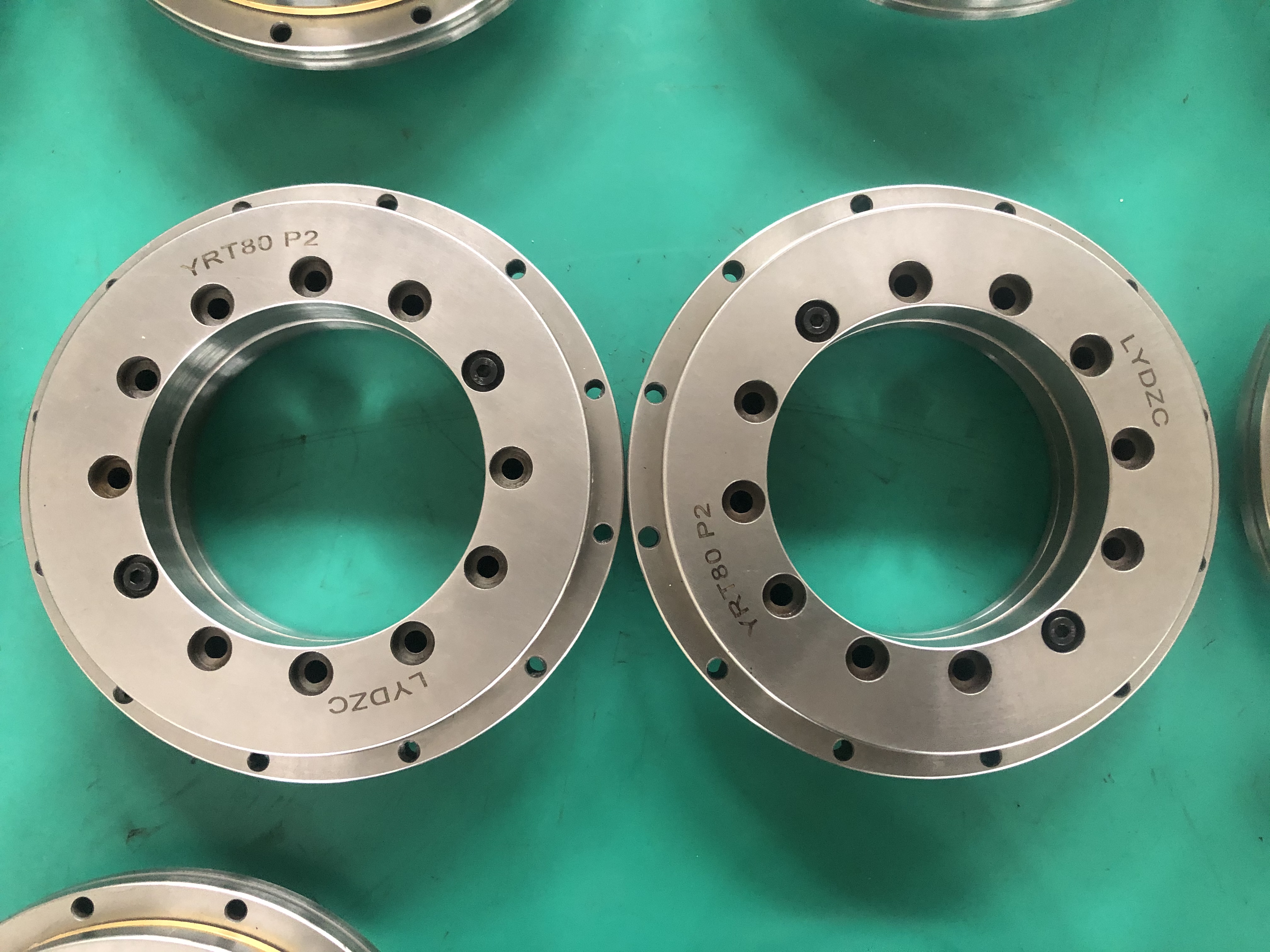 YRT轉臺軸承如何確定預緊力?